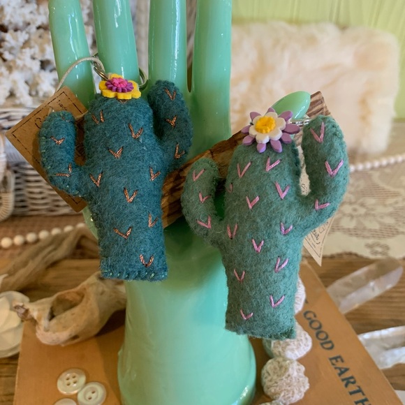 Pair of Cactus Keychains 🌵 - Picture 2 of 7